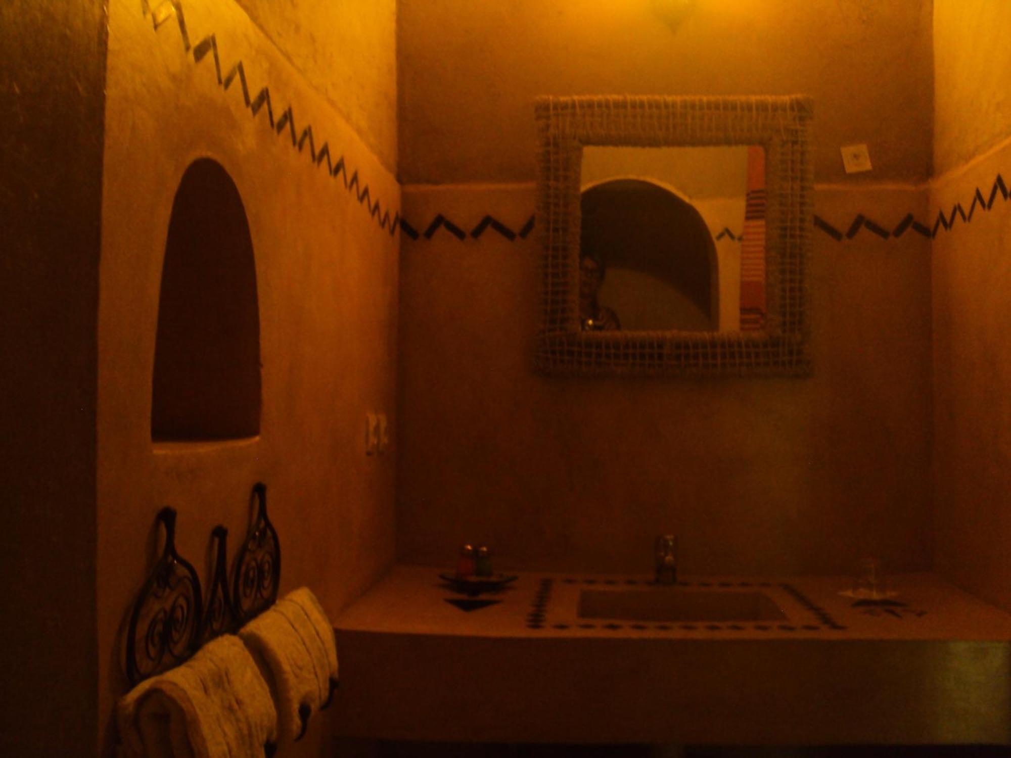 مبيت وإفطار سكورة Dar Lorkam الغرفة الصورة
